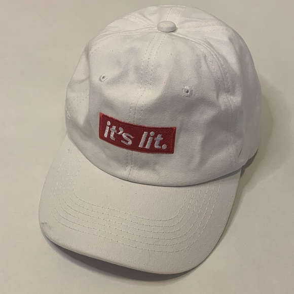 It’s lit hat white - Picture 2 of 3
